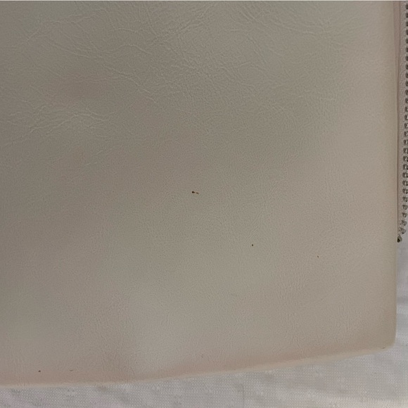 Call It Spring // Turkana White Tote - Picture 4 of 8